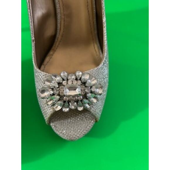 Badgley Mischka Belle Silver 3" Heels Stiletto Pumps Jewel Detail Size 9 - Picture 4 of 9